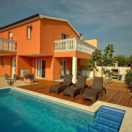 Ferienhaus Paulonia Comfortable Peroj