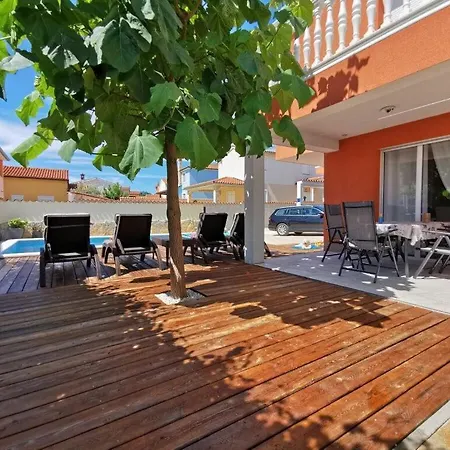 Paulonia Comfortable Ferienhaus